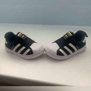 Adidas Kids Superstars shell toe  Sneakers